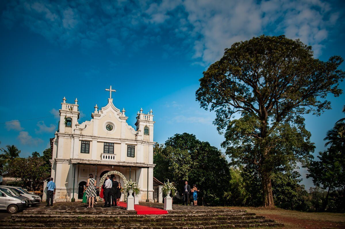 Kevin & Jeannine's Timeless Church Wedding in Goa