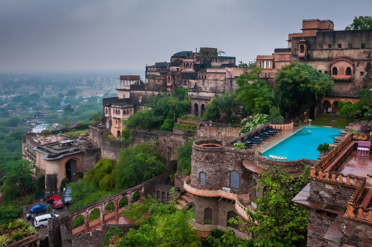 neemrana-fort-wedding-taru-michael-1-2